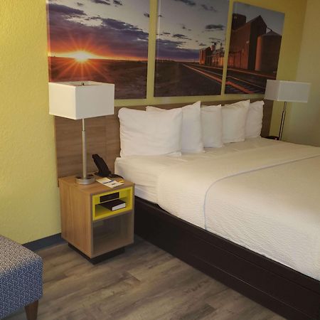 Days Inn & Suites By Wyndham Clovis Exterior photo