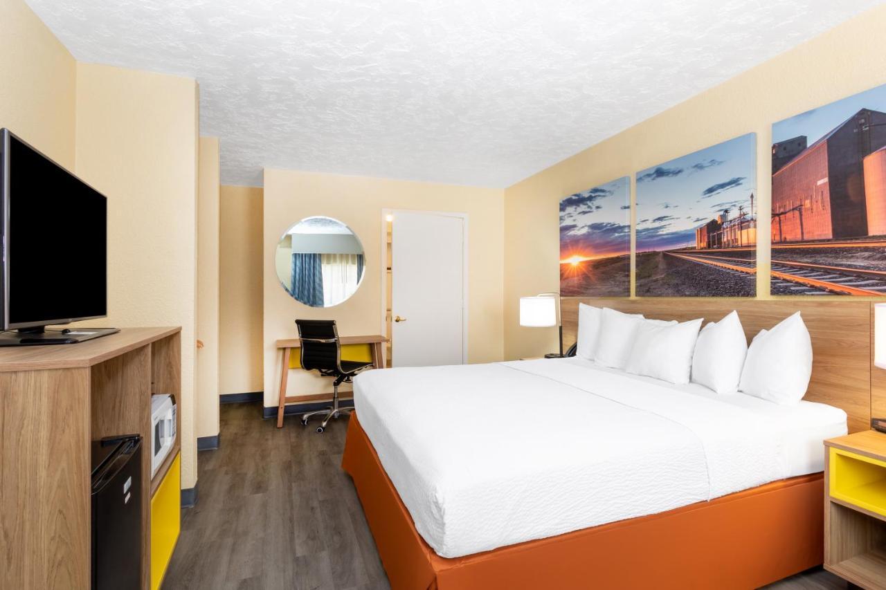 Days Inn & Suites By Wyndham Clovis Exterior photo