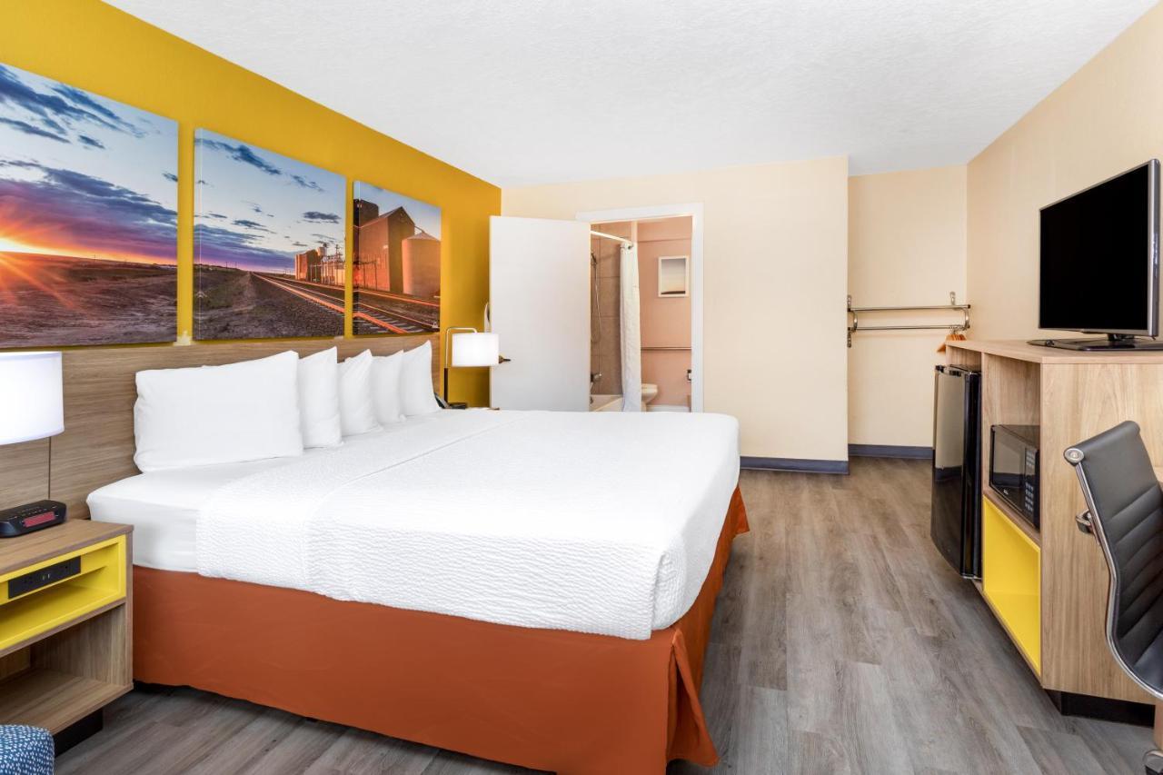 Days Inn & Suites By Wyndham Clovis Exterior photo